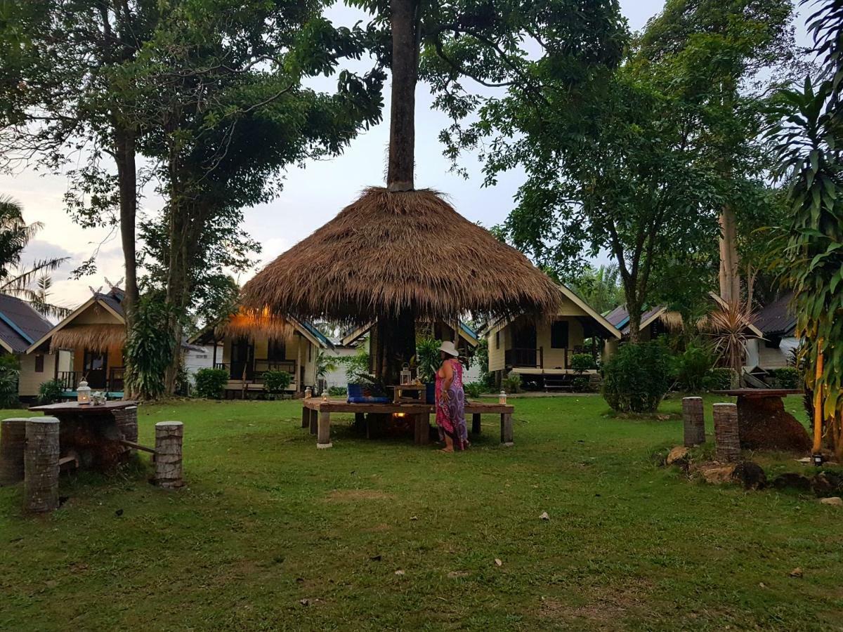 Hôtel ฺbay Yard Hut à Koh Chang Extérieur photo